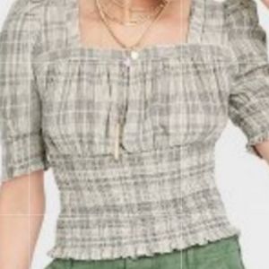 NEW Universal Thread Top